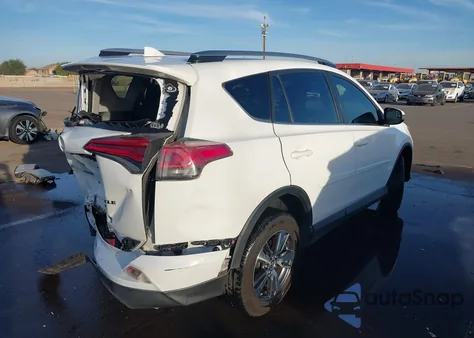2017 Toyota Rav4 Xle z USA, uszkodzony, nr VIN JTMWFREV0HJ101479
